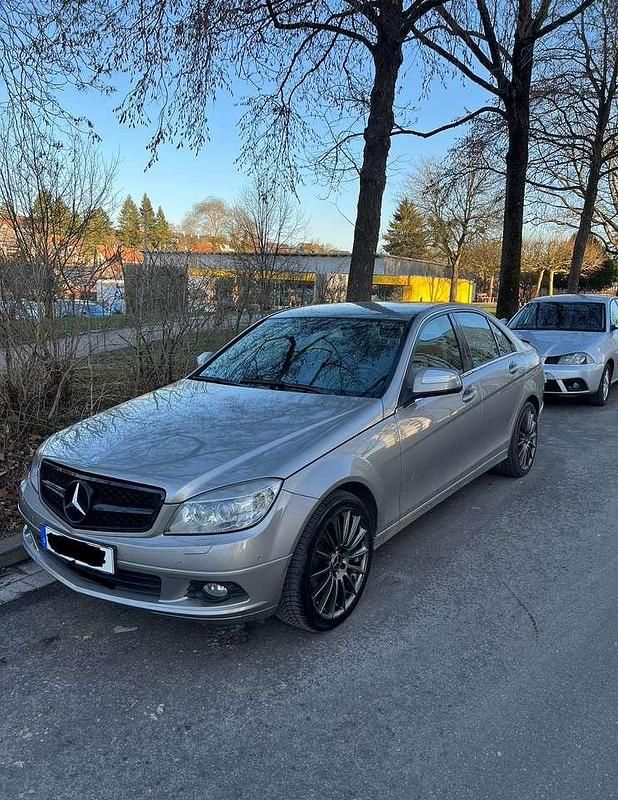 Grau Gebraucht 2007 Mercedes 200 Limousine | 6.390 € - Bild 1/4