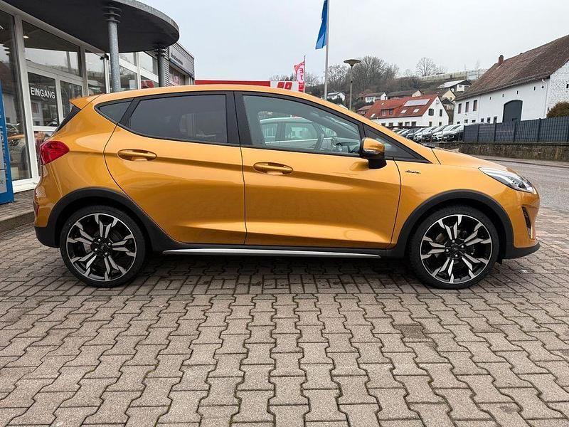 Gebraucht Ford Fiesta Active X 155 PS (114 kW) 2021 Gelb Limousine