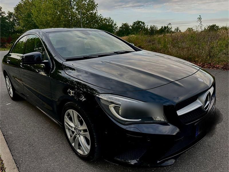 Schwarz Gebraucht 2013 Mercedes CLA200 Coupé | 13.700 € (Guter Preis) - Bild 1/4
