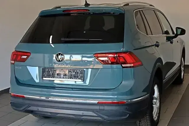 Gebraucht VW Tiguan Allspace Life 203 PS (149 kW) 2022 Petroleum blue (metallic) SUV