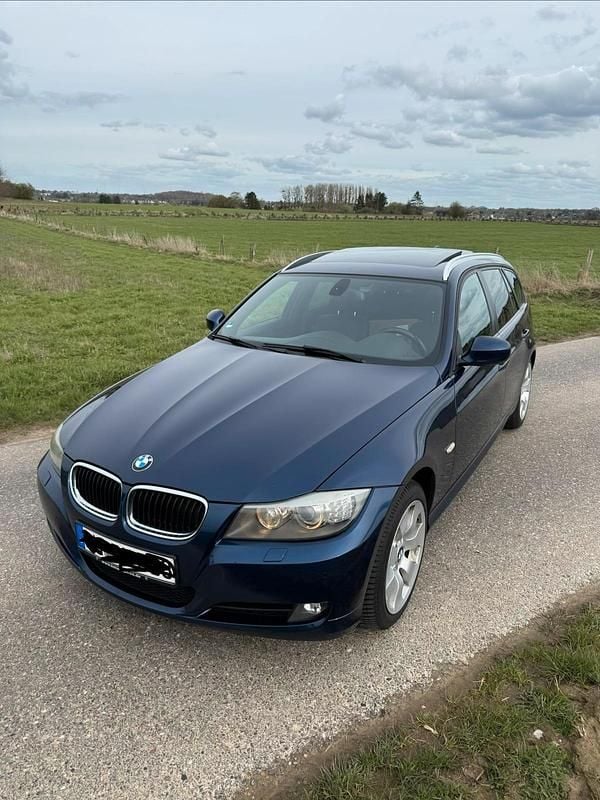 Gebraucht BMW 320 184 PS (135 kW) 2012 Blau Kombi