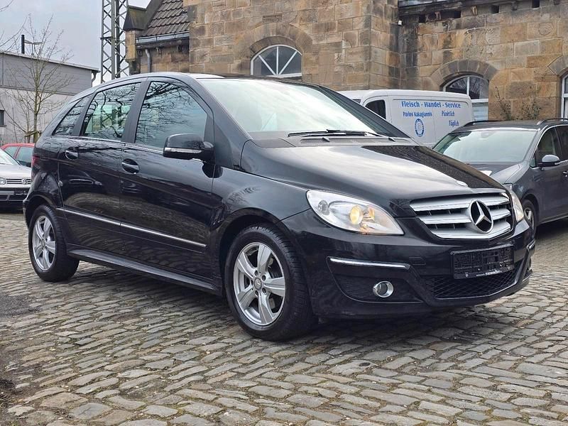 Gebraucht Mercedes B200 140 PS (102 kW) 2011 Schwarz Van / Kleinbus