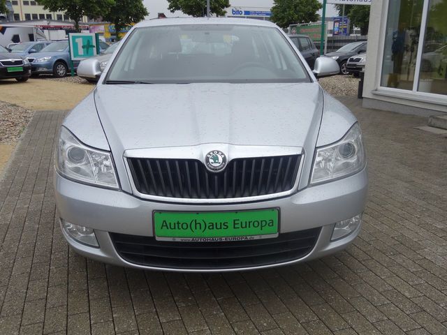 Gebraucht Skoda Octavia Ambition 105 PS (77 kW) 2012 Silber metallic Kombi
