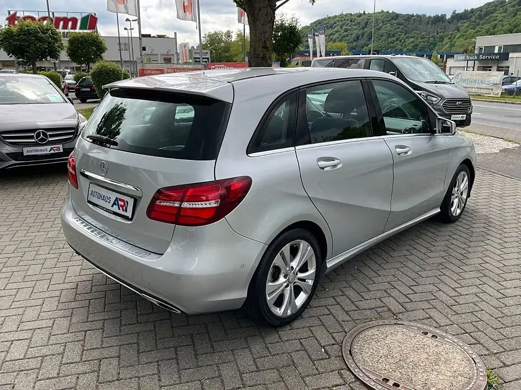 Gebraucht Mercedes B200 136 PS (100 kW) 2015 Silber Kleinwagen