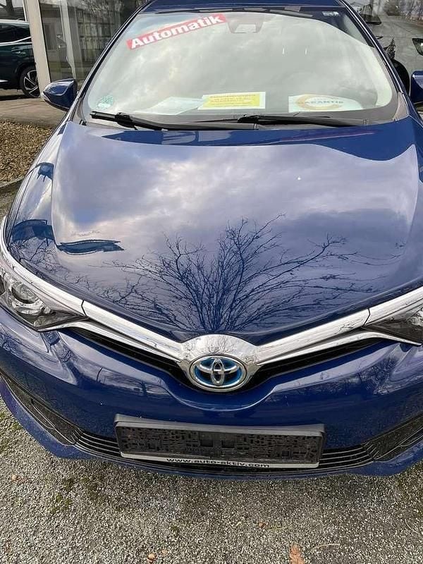 Gebraucht Toyota Auris Hybrid Cool 99 PS (72 kW) 2017 Dark blue/ solid blue Kleinwagen
