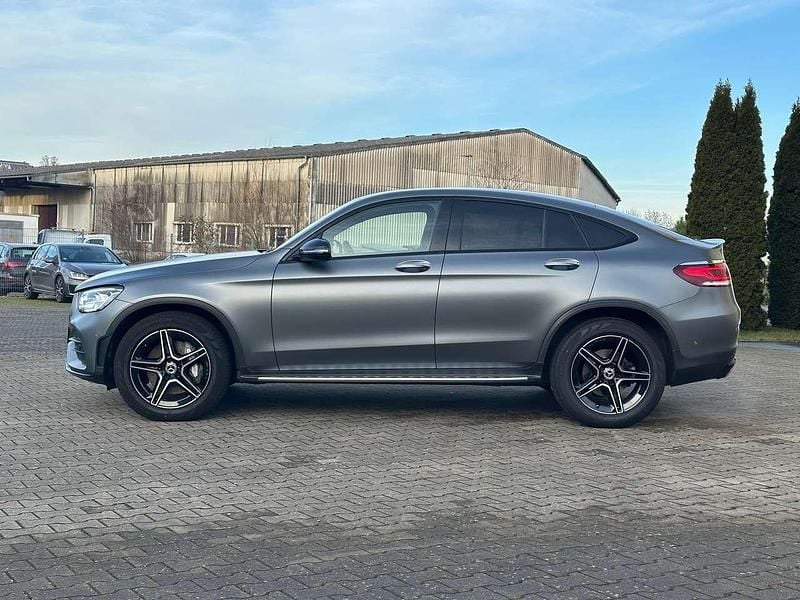 Gebraucht Mercedes GLC400d AMG line 330 PS (242 kW) 2022 Designo magno grau Coupé