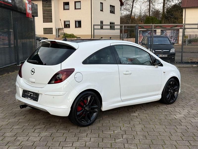 Gebraucht Opel Corsa Edition 90 PS (66 kW) 2009 Weiß Kleinwagen