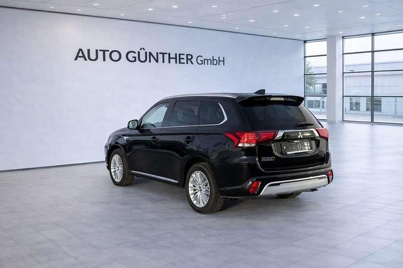 Gebraucht Mitsubishi Outlander P-HEV Spirit 135 PS (99 kW) 2019 Pantherschwarz (p) SUV