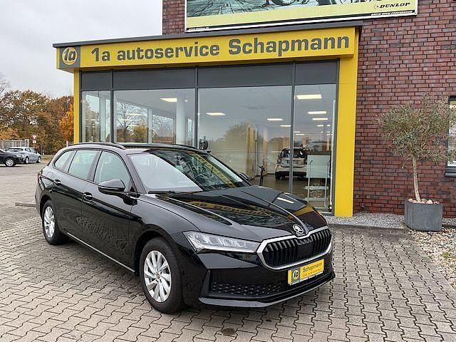 Schwarz Gebraucht 2024 Skoda Superb Kombi | 33.490 € (Guter Preis) - Bild 1/4