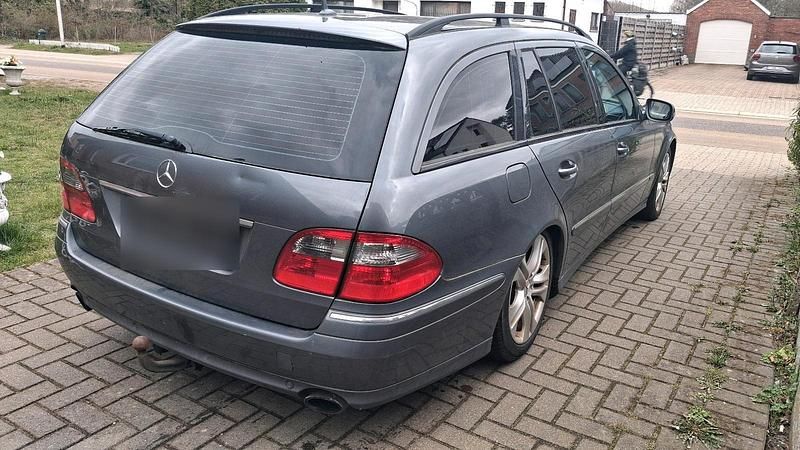 Gebraucht Mercedes E280 190 PS (139 kW) 2008 Grau Kombi