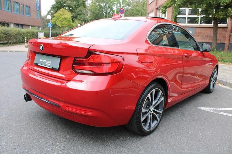 Gebraucht BMW 230 Sport Line 252 PS (185 kW) 2018 Melbourne rot metallic Coupé