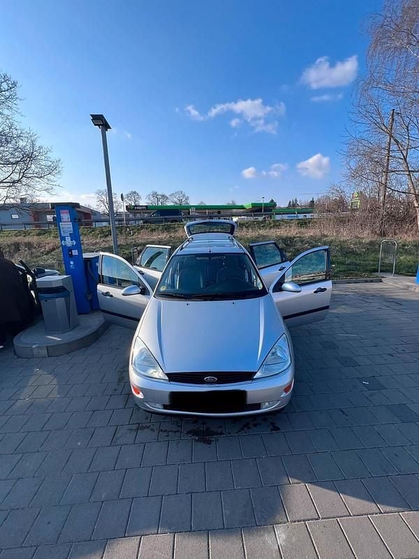 Gebraucht Ford Focus Ghia 90 PS (66 kW) 2000 Silber Kombi