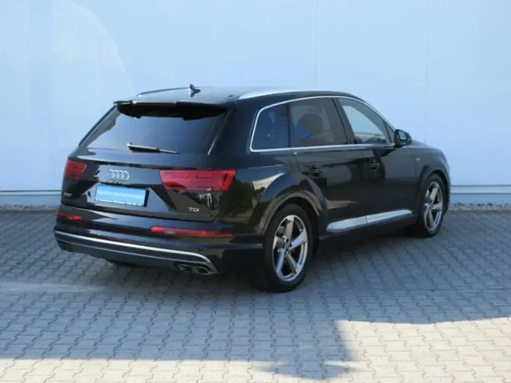 Gebraucht Audi SQ7 435 PS (319 kW) 2017 Orcaschwarz metallic (metallic) SUV