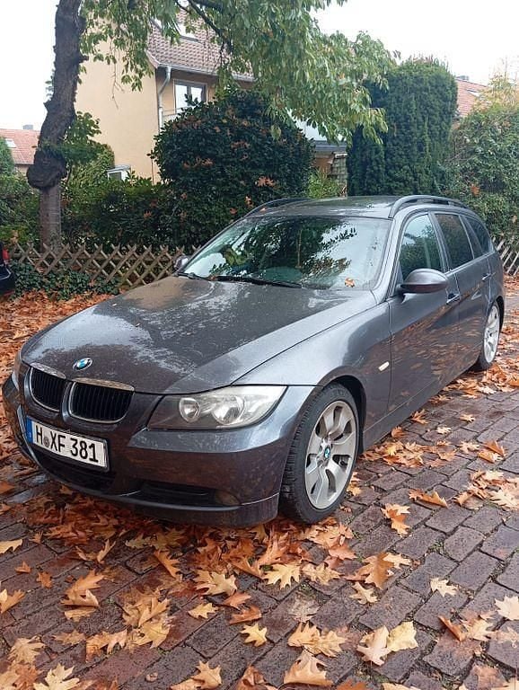 Grau Gebraucht 2008 BMW 320 Kombi | 2.970 € (Guter Preis) - Bild 1/4