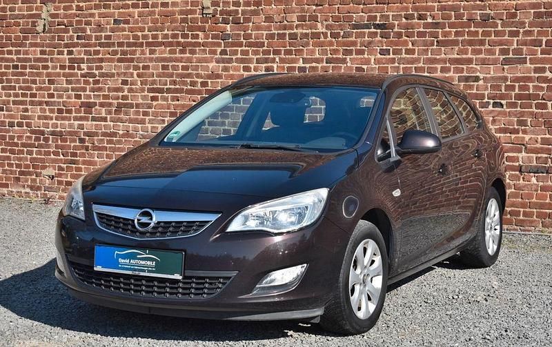 Gebraucht Opel Astra 140 PS (102 kW) 2012 Braun Kombi