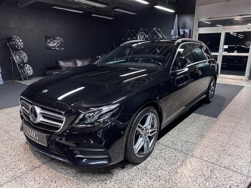 Schwarz Gebraucht 2019 Mercedes E400 AMG line Limousine | 33.999 € (Guter Preis) - Bild 1/4