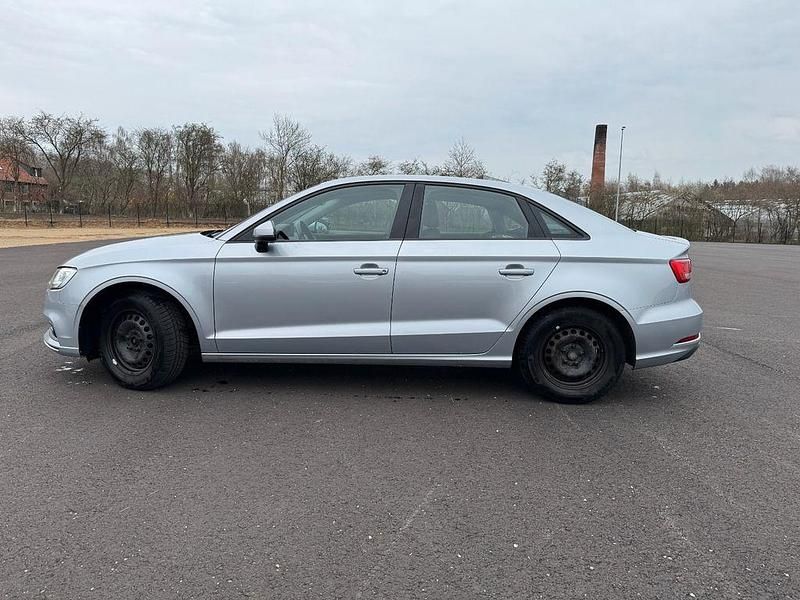Używany Audi A3 Basis 110 KM (80 kW) 2017 Srebrny Sedan/Limuzyna