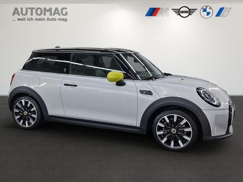 Gebraucht Mini Cooper SE Hatch 135 kW (184 PS) 2022 White silver Kleinwagen