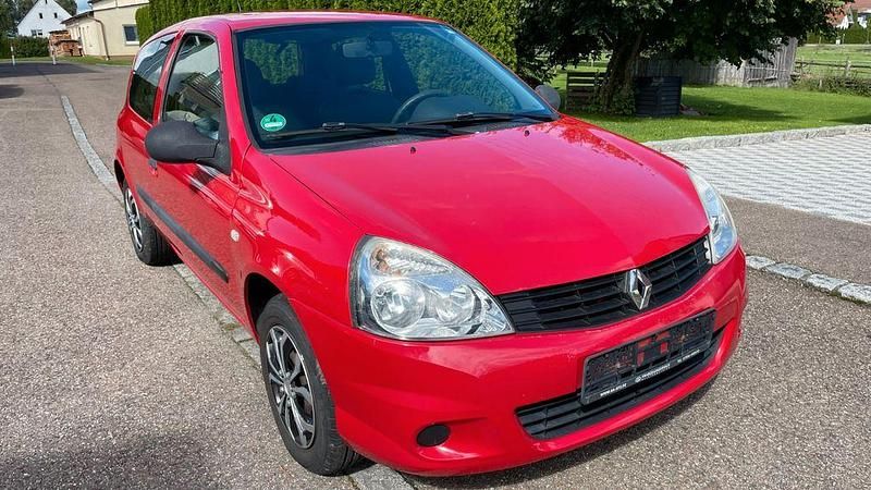 Rot Gebraucht 2011 Renault Clio II Campus Limousine | 2.600 € (Fairer Preis) - Bild 1/4
