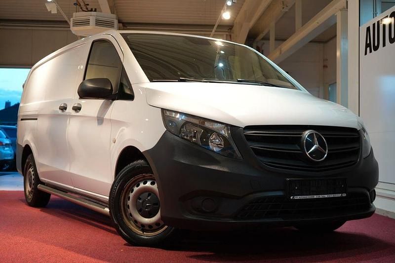 Weiß Gebraucht 2021 Mercedes Vito Van / Kleinbus | 22.480 € - Bild 1/4