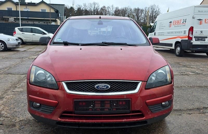 Gebraucht Ford Focus Titanium 136 PS (100 kW) 2006 Rot Kombi
