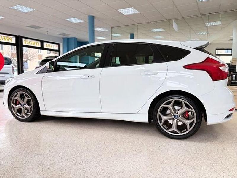Gebraucht Ford Focus ST 250 PS (183 kW) 2013 Weiß Limousine