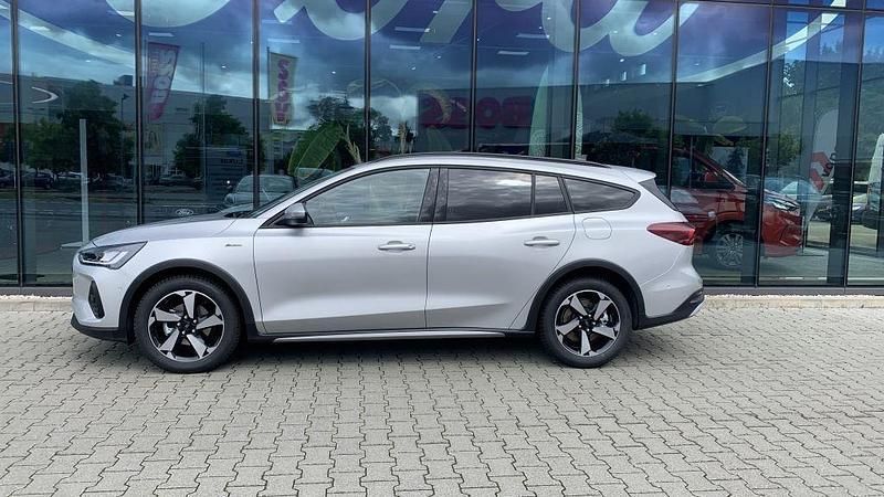 Neu Ford Focus Active 125 PS (91 kW) 2025 Silber Limousine