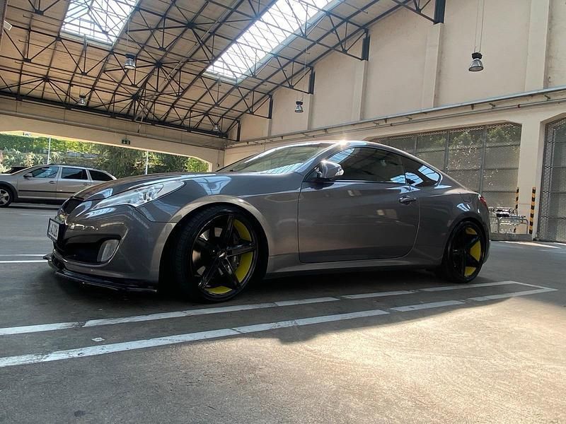 Grau Gebraucht 2011 Hyundai Genesis Coupé | 12.000 € (Guter Preis) - Bild 1/4