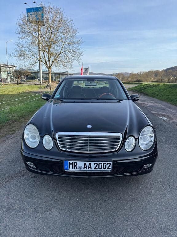 Gebraucht Mercedes E220 Classic 150 PS (110 kW) 2006 Schwarz Limousine
