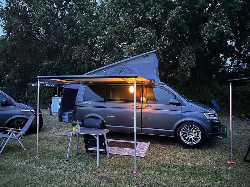 Grau Gebraucht 2019 VW T6.1 Beach Van | 48.990 € - Bild 1/4