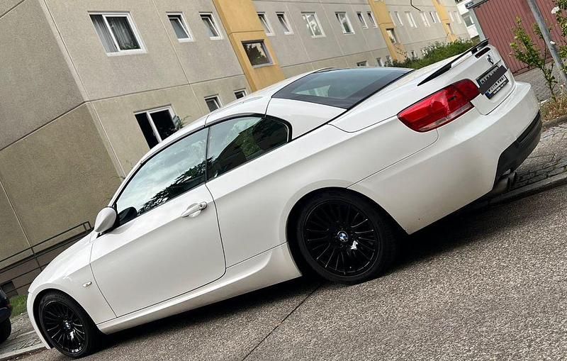 Weiß Gebraucht 2007 BMW 330 Cabriolet Performance Cabrio | 11.990 € (Superpreis) - Bild 1/4