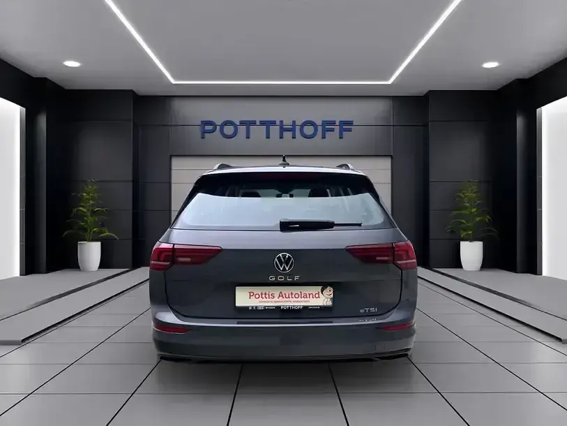 Gebraucht VW Golf VIII Life 116 PS (85 kW) 2025 Delfingrau metallic Kombi
