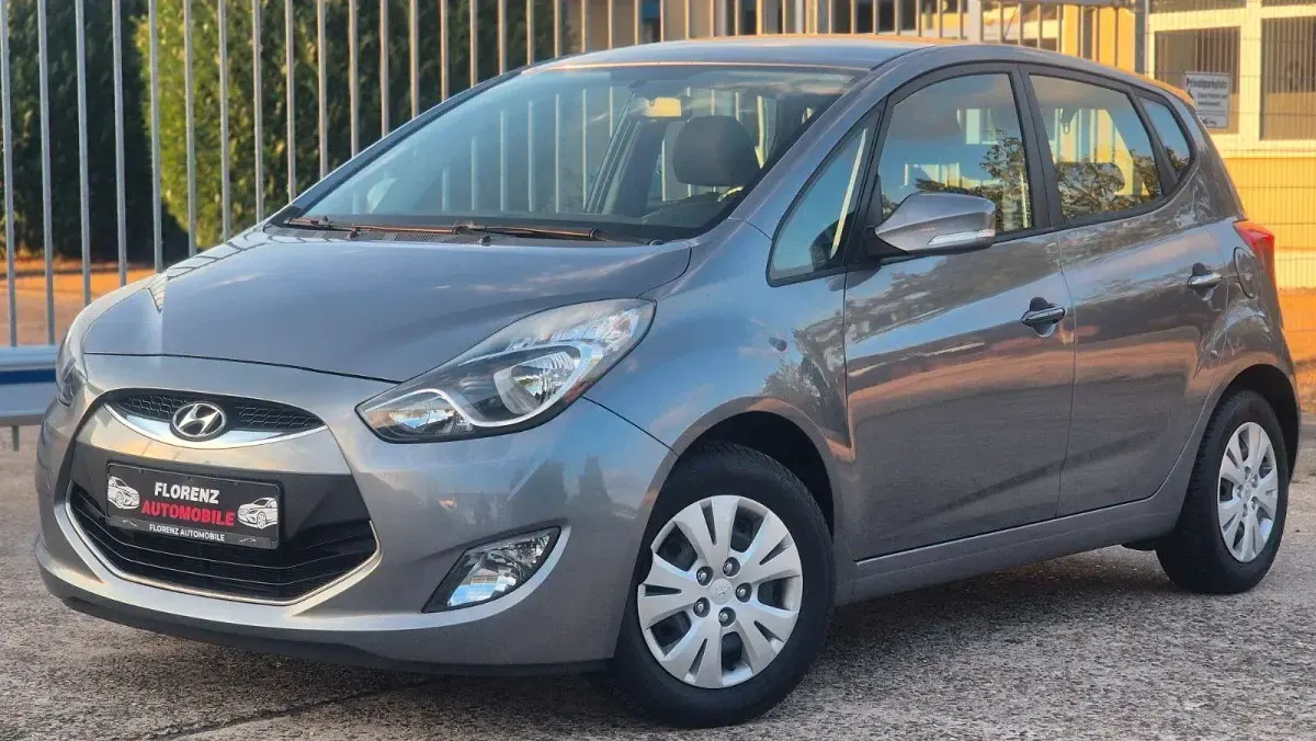 Gebraucht Hyundai ix20 Edition 90 PS (66 kW) 2012 Grau Kleinwagen