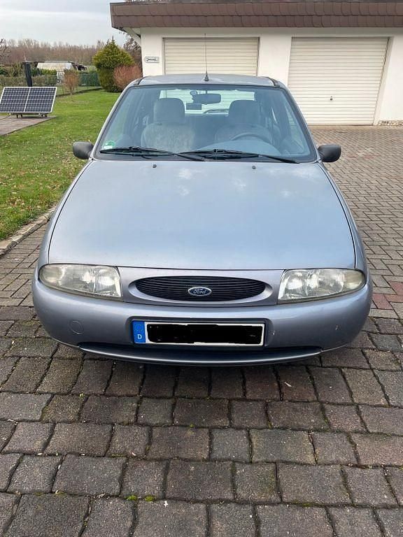 Silber Gebraucht 1997 Ford Fiesta Style Limousine | 850 € (Fairer Preis) - Bild 1/4