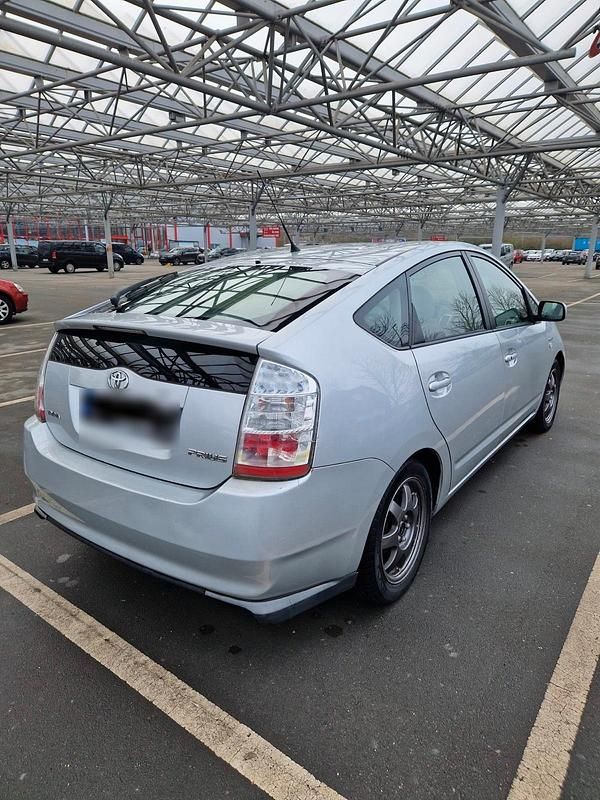Gebraucht Toyota Prius 75 PS (55 kW) 2008 Silber Kleinwagen