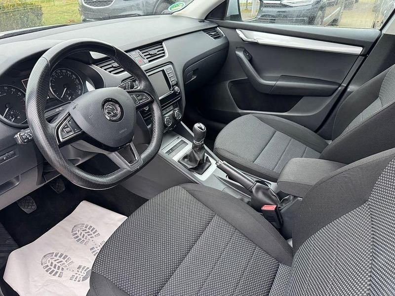 Gebraucht Skoda Octavia Ambition 90 PS (66 kW) 2015 Silber Kombi