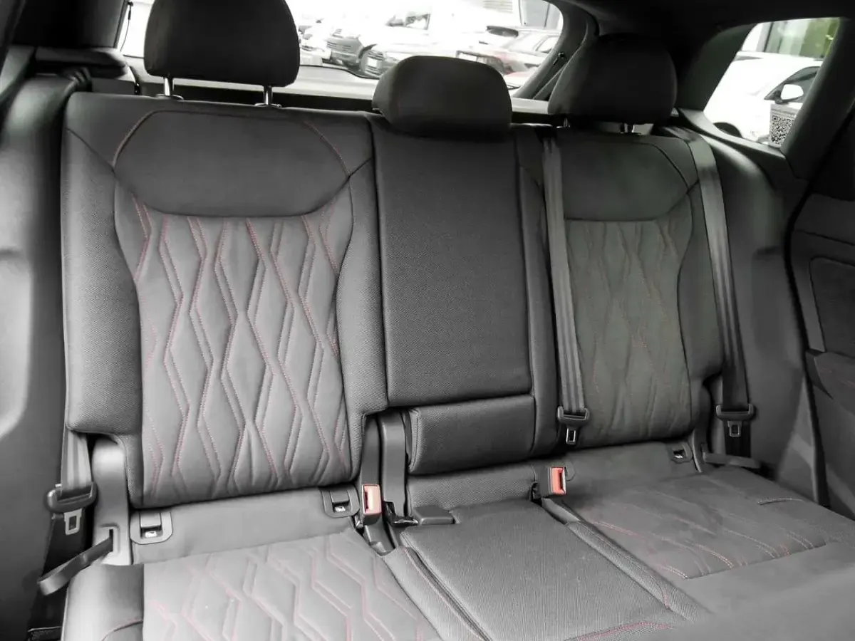 Gebraucht Audi Q3 S-Line 265 PS (194 kW) 2026 Salbeigrün metallic SUV