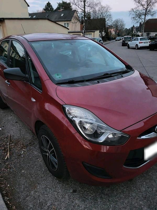 Gebraucht Hyundai ix20 90 PS (66 kW) 2011 Rot Kleinwagen