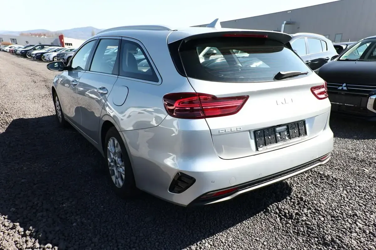 Gebraucht Kia Ceed Sportswagon Vision 120 PS (88 kW) 2024 Lunarsilber metallic Kombi