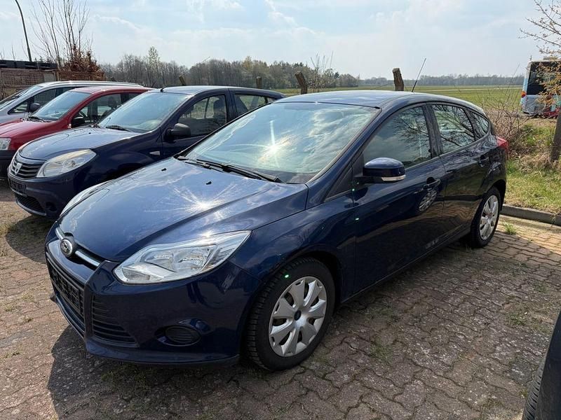 Używany Ford Focus Ambiente 101 KM (74 kW) 2012 Niebieski Sedan/Limuzyna