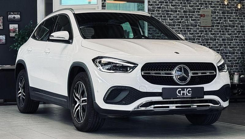 Weiß Gebraucht 2021 Mercedes GLA200 SUV | 28.990 € (Fairer Preis) - Bild 1/4