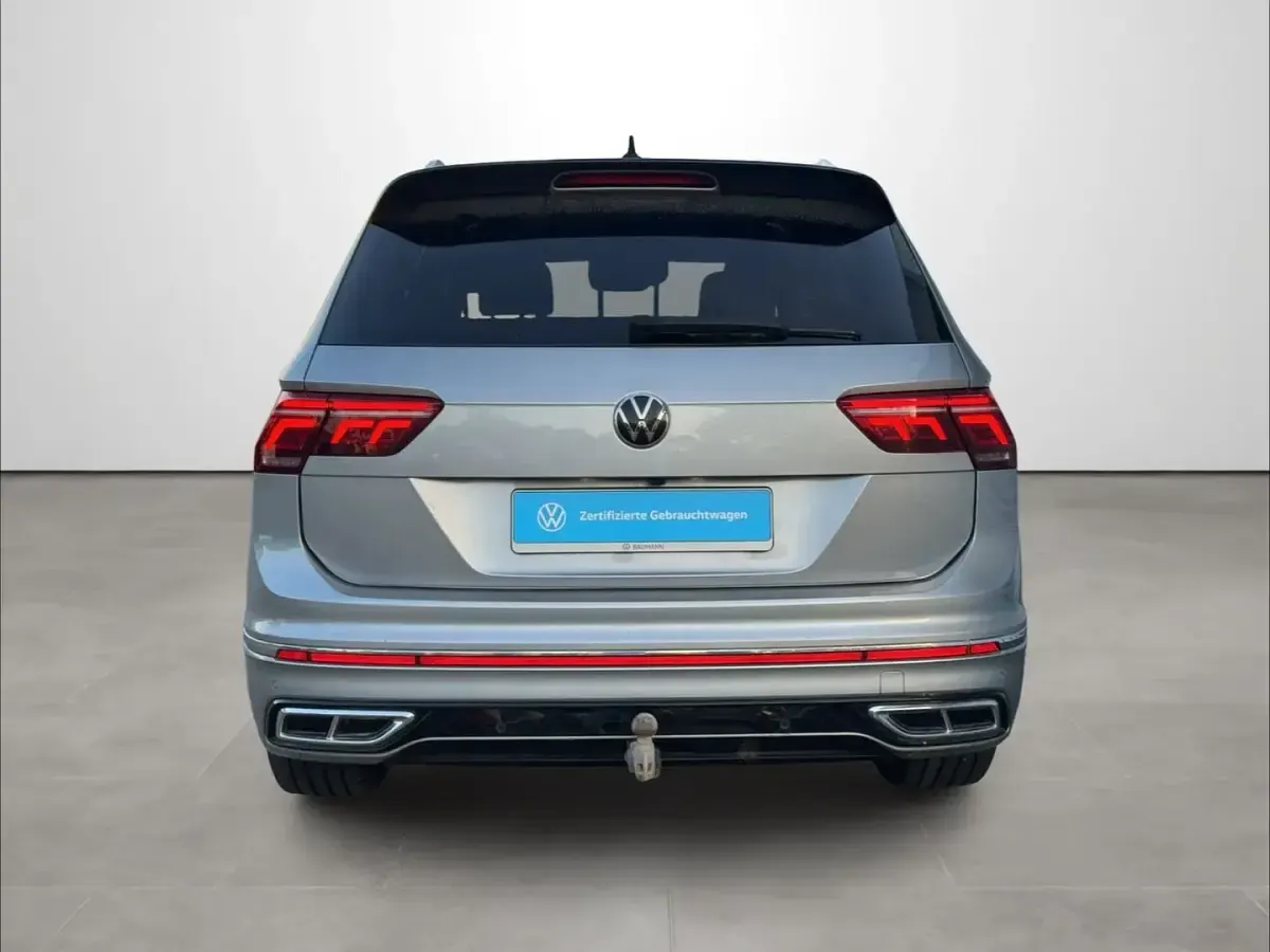 Gebraucht VW Tiguan Allspace R-line 245 PS (180 kW) 2023 Pyrit silber metallic SUV