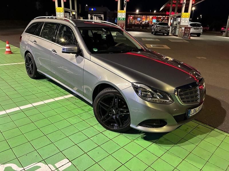 Grau Gebraucht 2014 Mercedes E200 Kombi | 6.000 € (Superpreis) - Bild 1/4