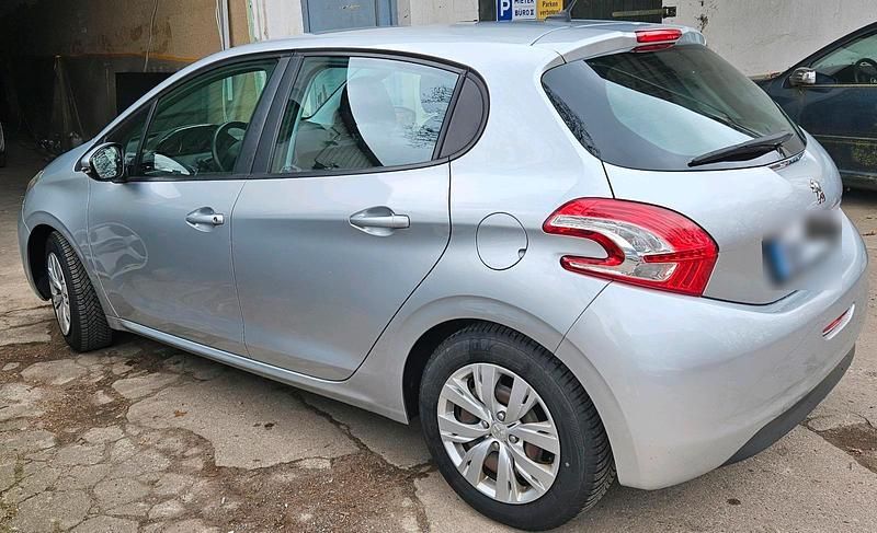 Second-hand Peugeot 208 68 CP (50 kW) 2012 Argintiu Hatchback
