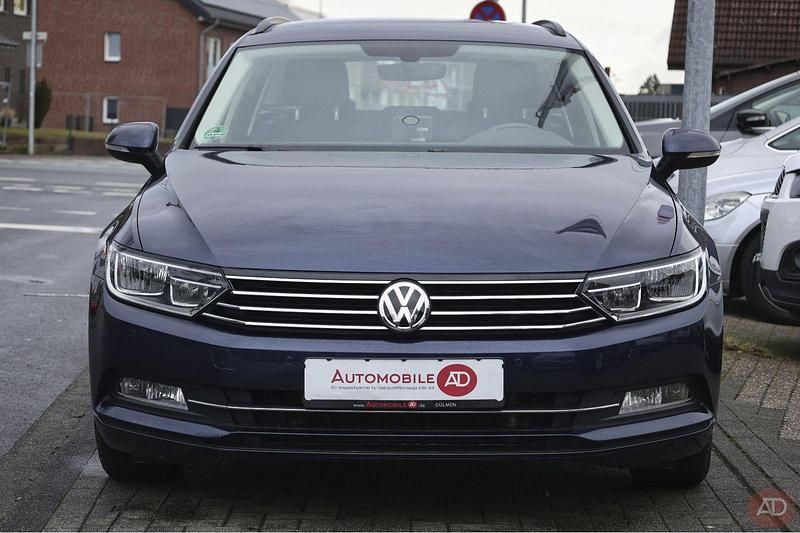 Gebraucht VW Passat Comfortline 150 PS (110 kW) 2017 Blau Kombi