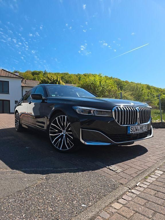 Second-hand BMW 740 Performance 340 CP (250 kW) 2021 Negru Berlinǎ