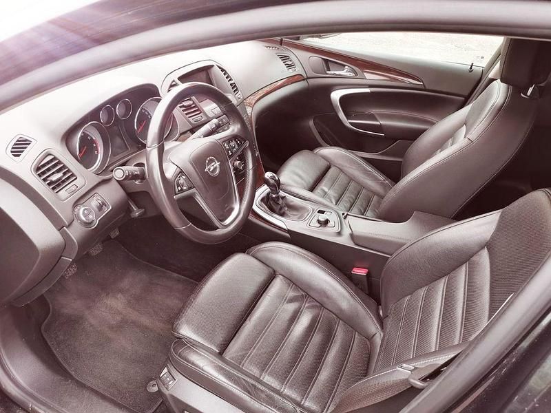 Gebraucht Opel Insignia Innovation 220 PS (161 kW) 2011 Schwarz Limousine