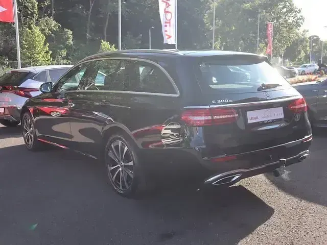 Gebraucht Mercedes E300 Avantgarde 320 PS (235 kW) 2021 Schwarz Kombi