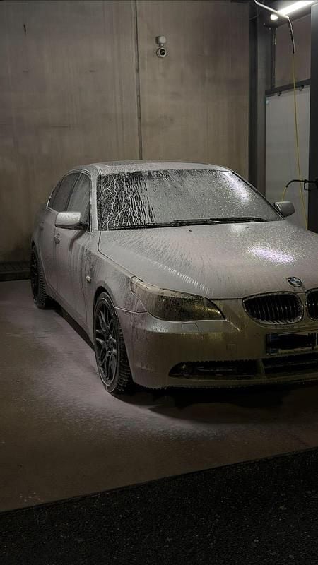 Gebraucht BMW 523 177 PS (130 kW) 2007 Silber Limousine