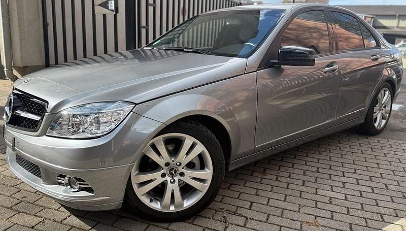 Gebraucht Mercedes C180 156 PS (114 kW) 2010 Silber Limousine